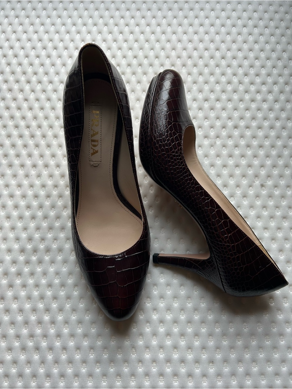 Prada Burgundy Croc Embossed Leather Pumps Heels Italy 37.5 US 7.5 Vintage